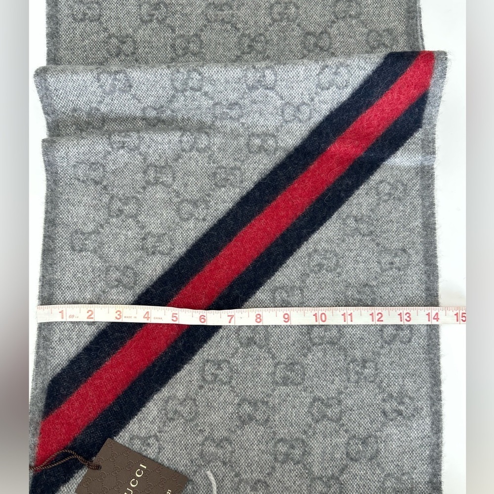 New With Tags Gucci Nikky Wool Alpaca Monogram Web light Gray Scarf Shawl Fringe - Picture 9 of 12